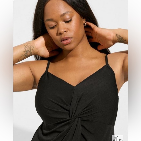 Womens New Torrid Studio Crepe V-Neck Twist Tank Top - Picture 2 of 8
